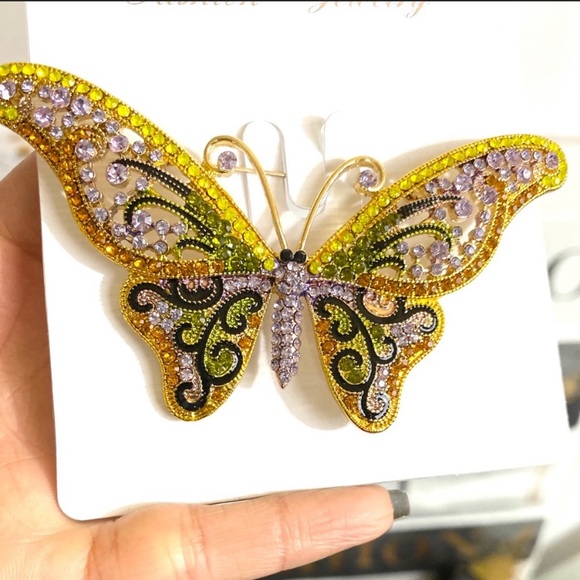 3/$30 🆕 Crystal Rhinestone Butterfly Pin Brooch - Picture 1 of 3